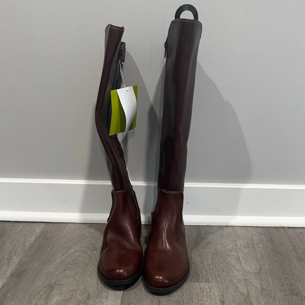 Gianni Bini Rich Brown knee high boot with back detail! - Picture 4 of 7